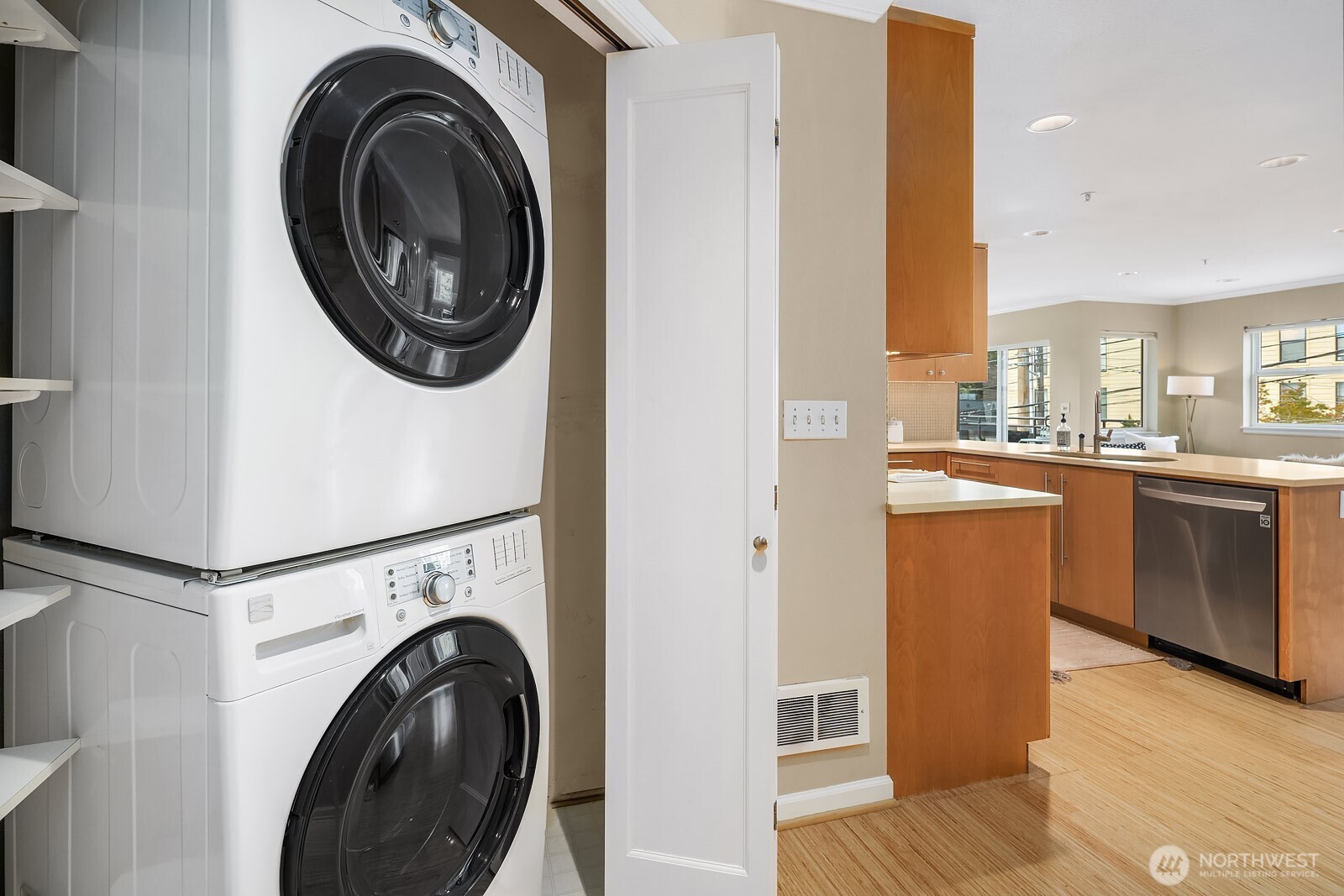 1417 Queen Anne Avenue N #212, Seattle, WA 98109