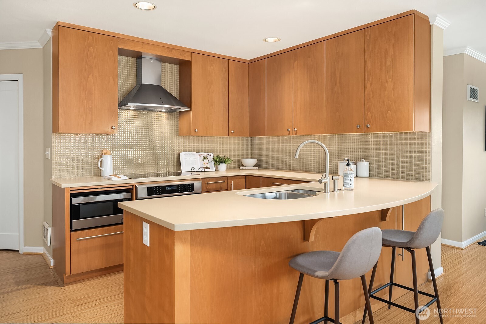 1417 Queen Anne Avenue N #212, Seattle, WA 98109