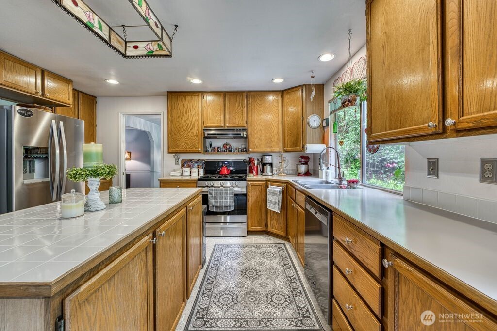 4717 SE Constitution Court , Port Orchard, WA 98367