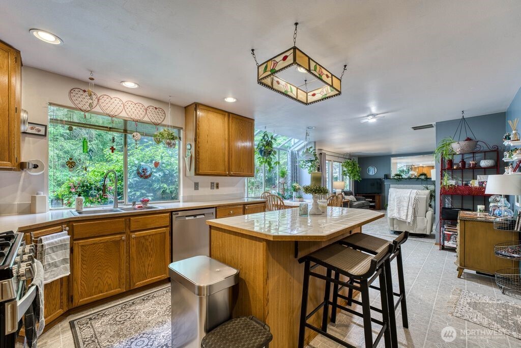 4717 SE Constitution Court , Port Orchard, WA 98367
