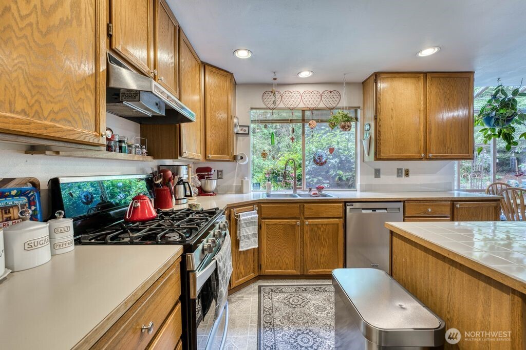 4717 SE Constitution Court , Port Orchard, WA 98367