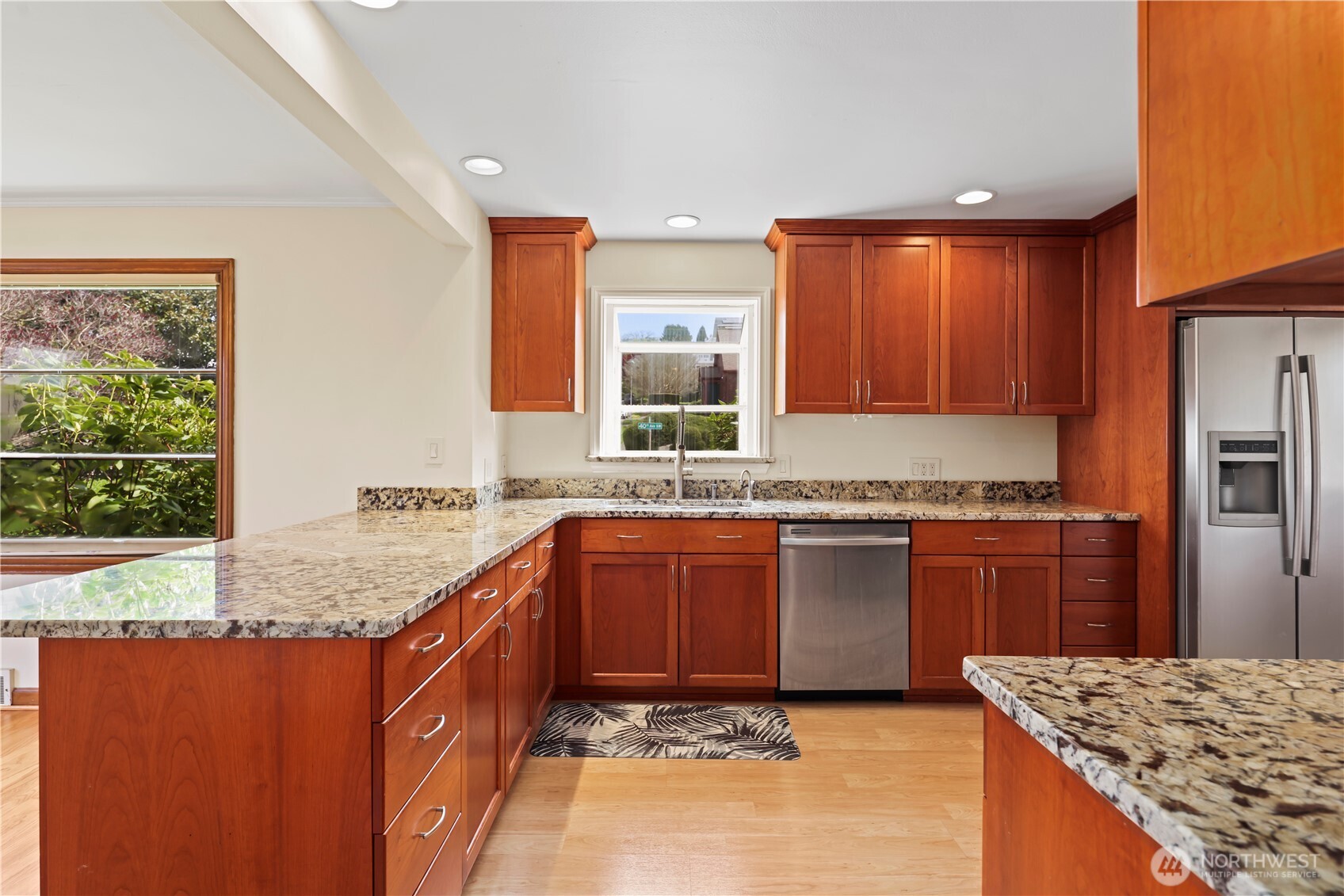 6901 40th Avenue SW, Seattle, WA 98136-1911