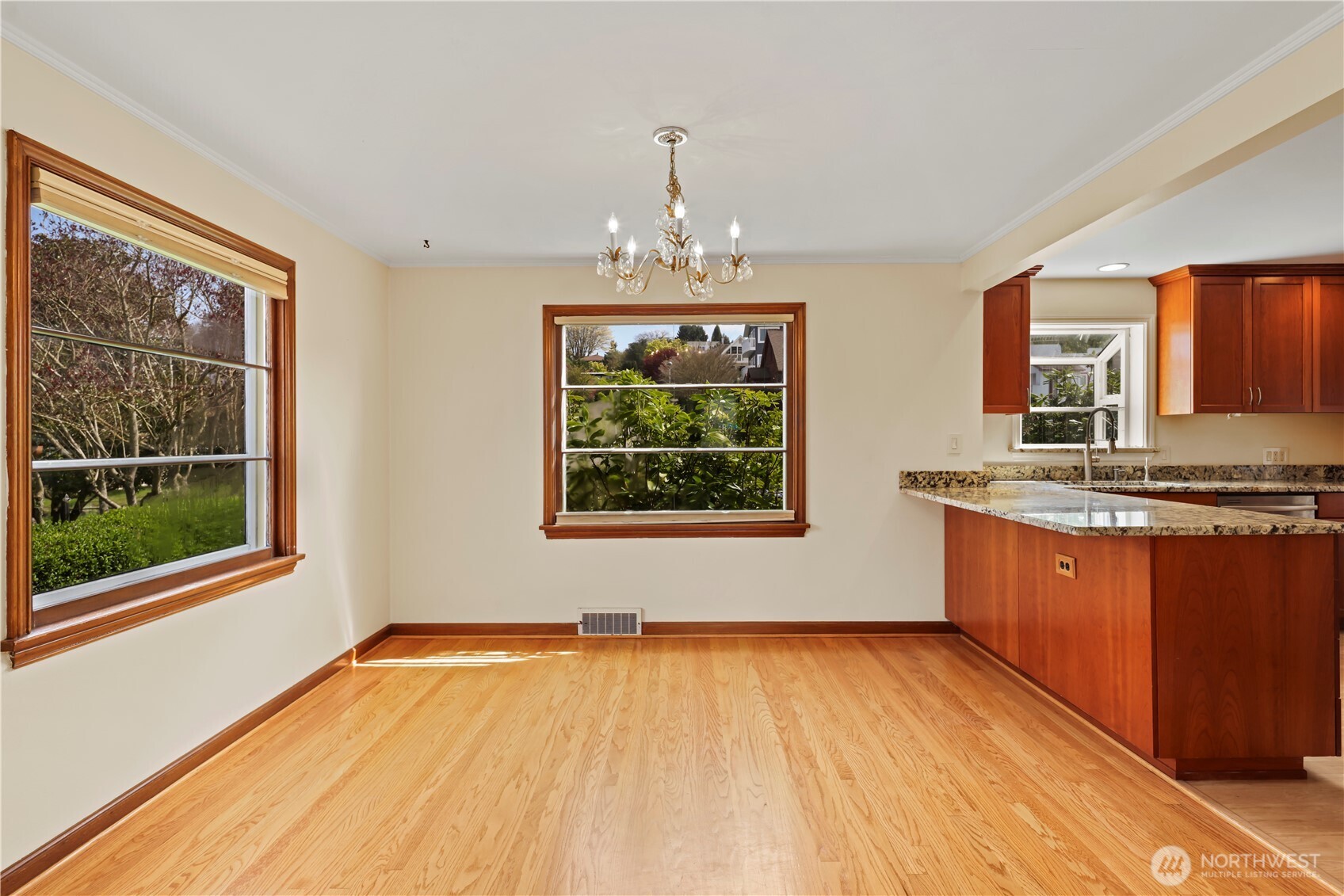 6901 40th Avenue SW, Seattle, WA 98136-1911