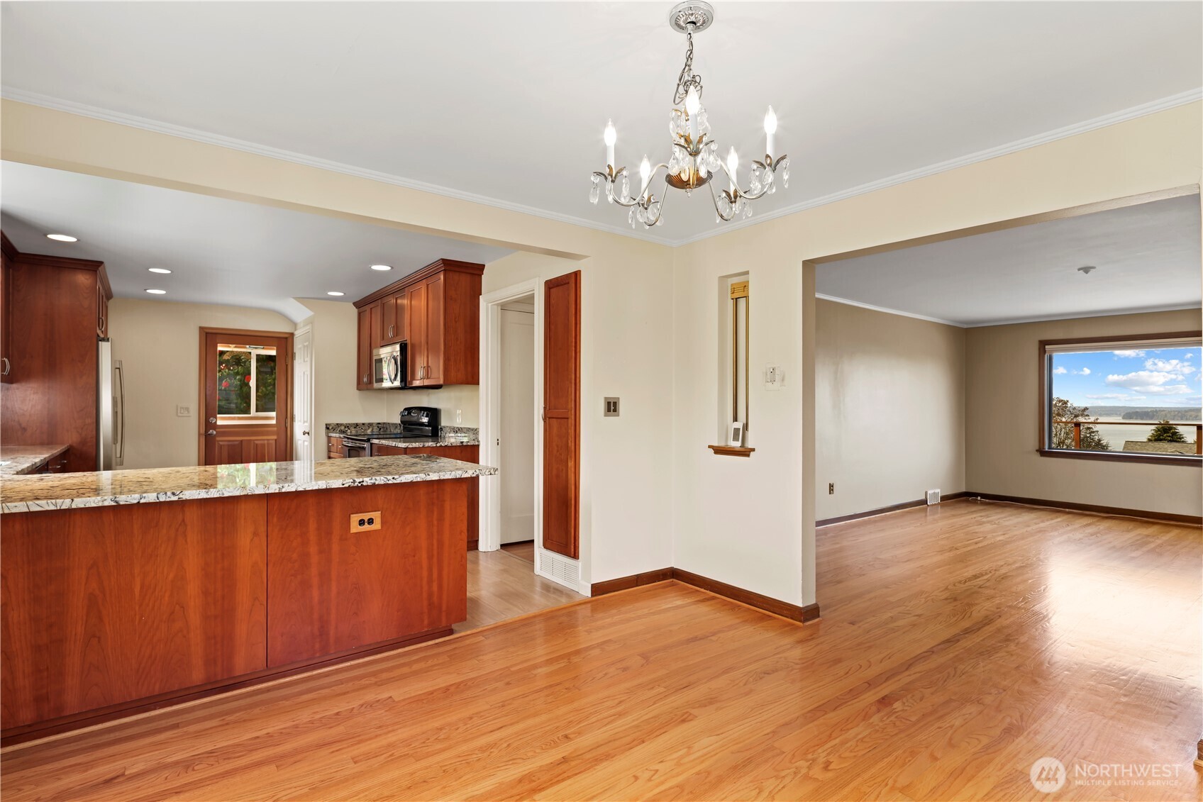 6901 40th Avenue SW, Seattle, WA 98136-1911