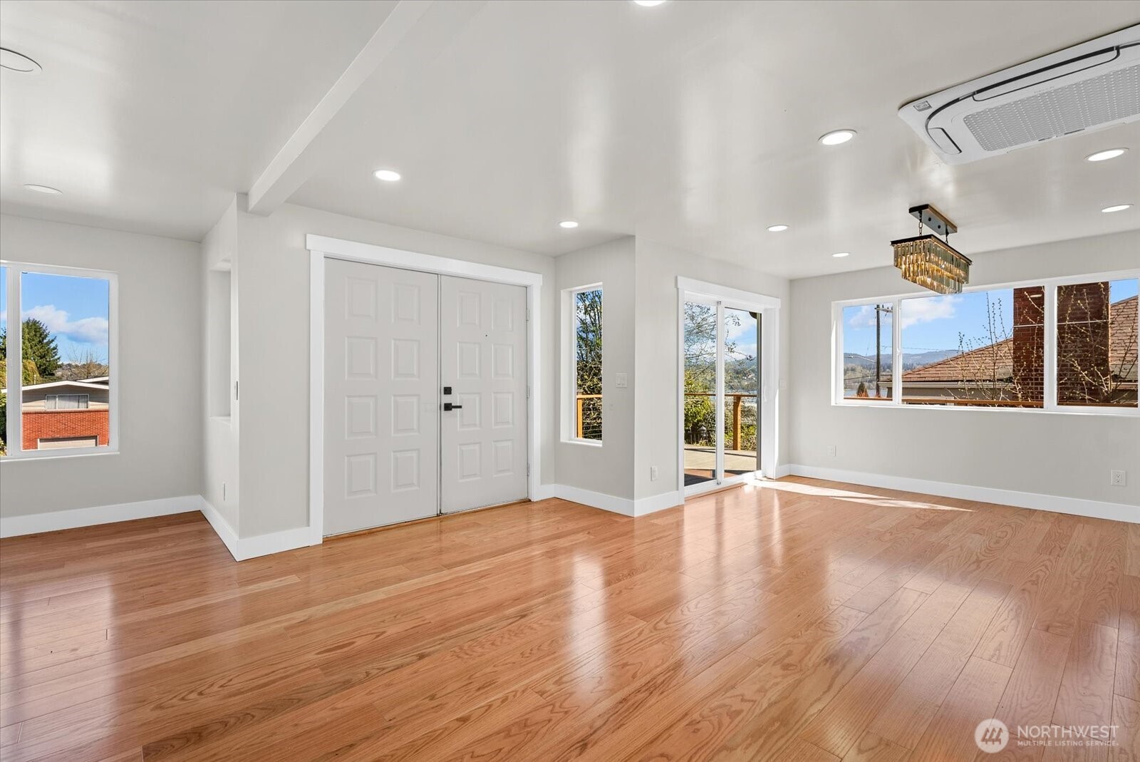 7915 S Lakeridge Drive , Seattle, WA 98178