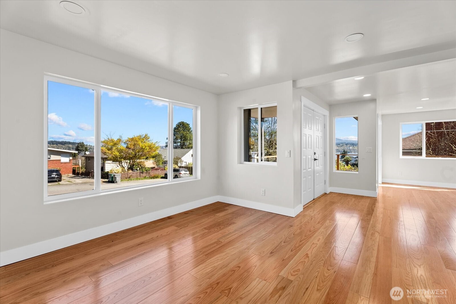 7915 S Lakeridge Drive , Seattle, WA 98178