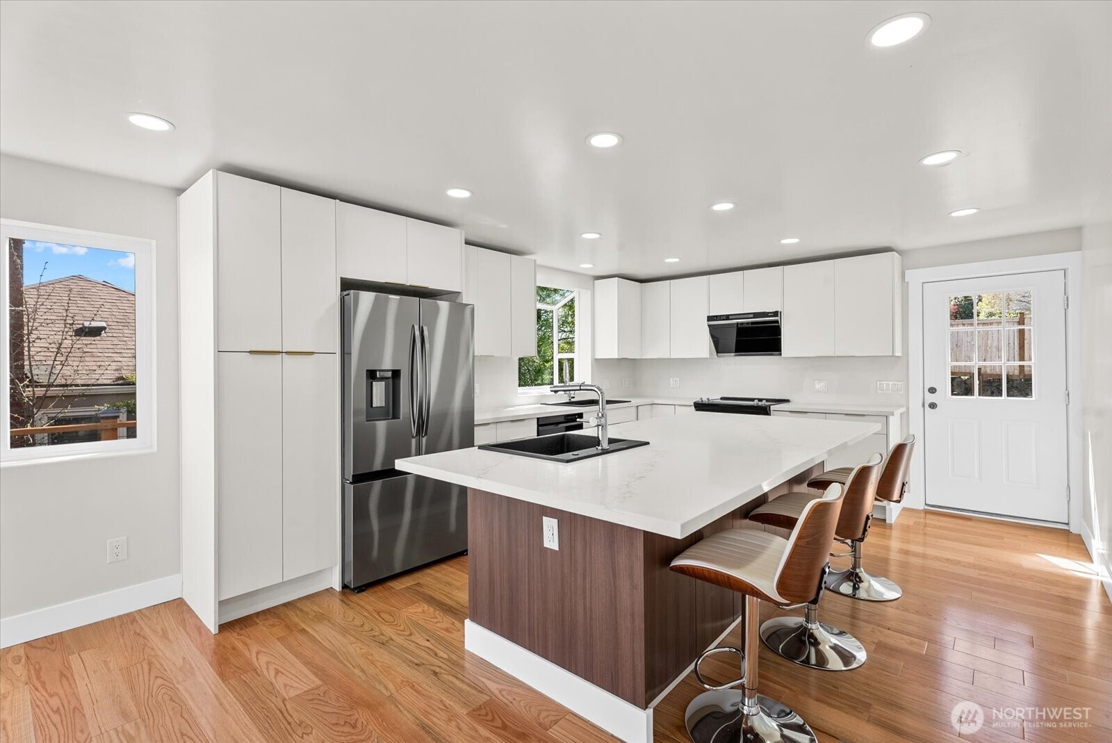 7915 S Lakeridge Drive , Seattle, WA 98178