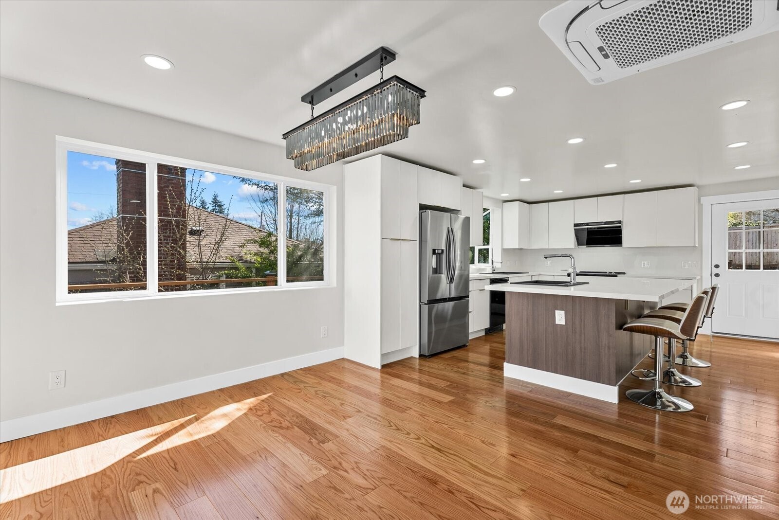 7915 S Lakeridge Drive , Seattle, WA 98178