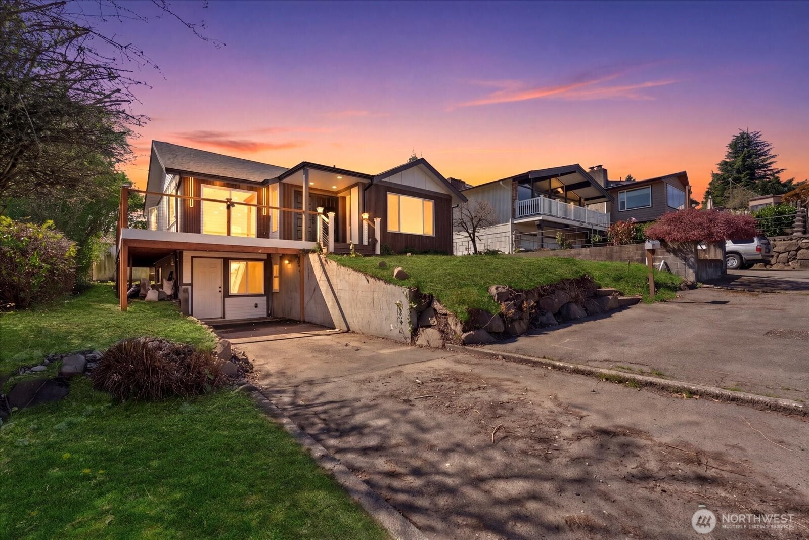 7915 S Lakeridge Drive , Seattle, WA 98178