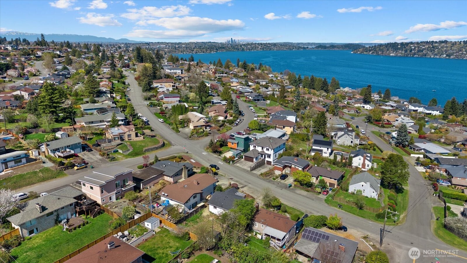 7915 S Lakeridge Drive , Seattle, WA 98178