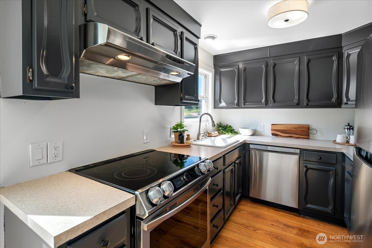 5421 48th Avenue SW, Seattle, WA 98136