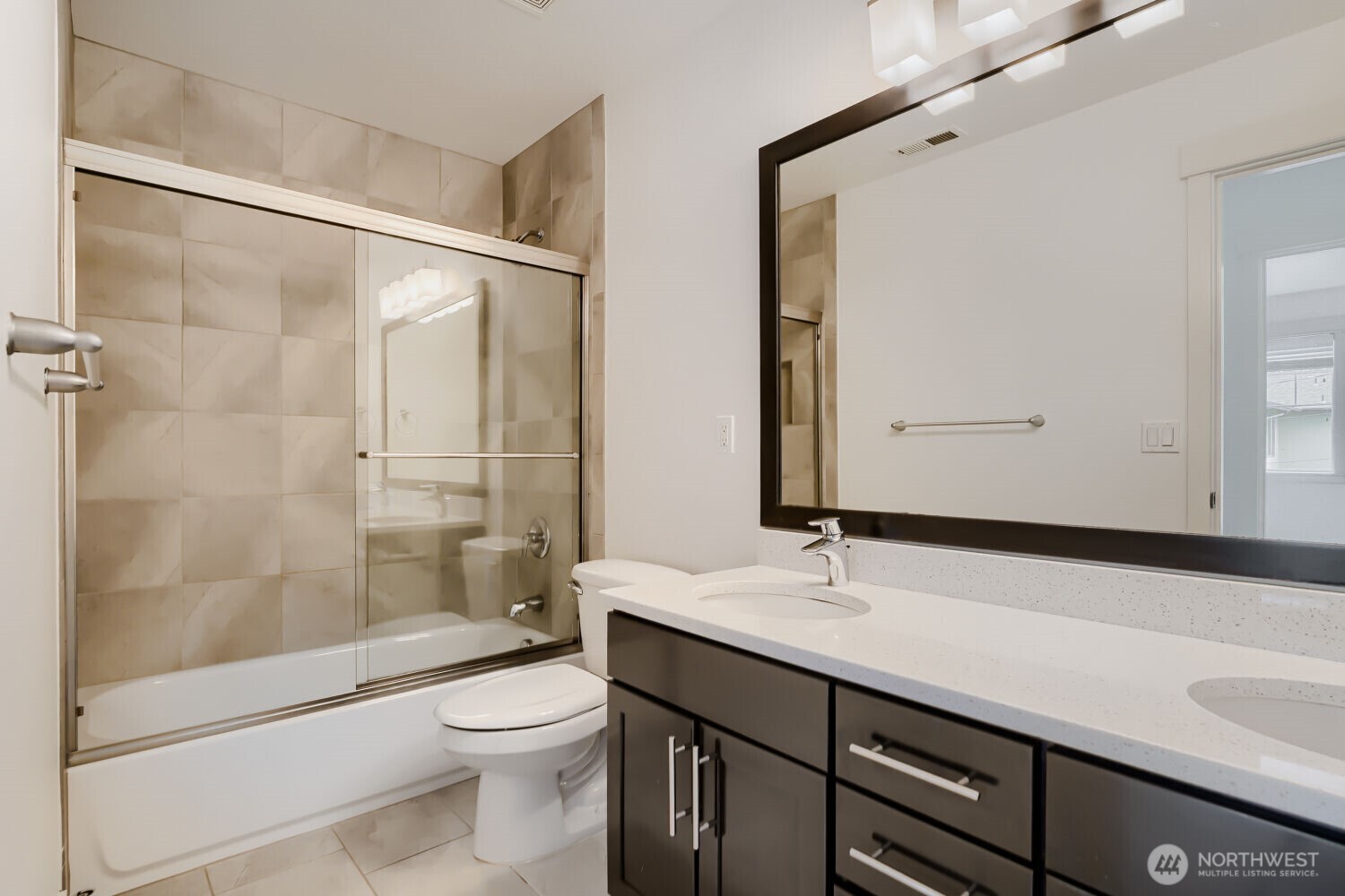 7426 S 114th St , Seattle, WA 98178