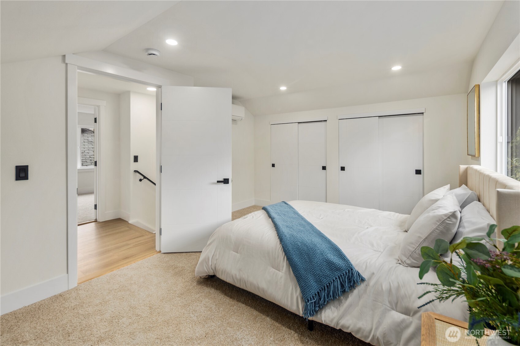 5520 Brooklyn Avenue NE, Seattle, WA 98105