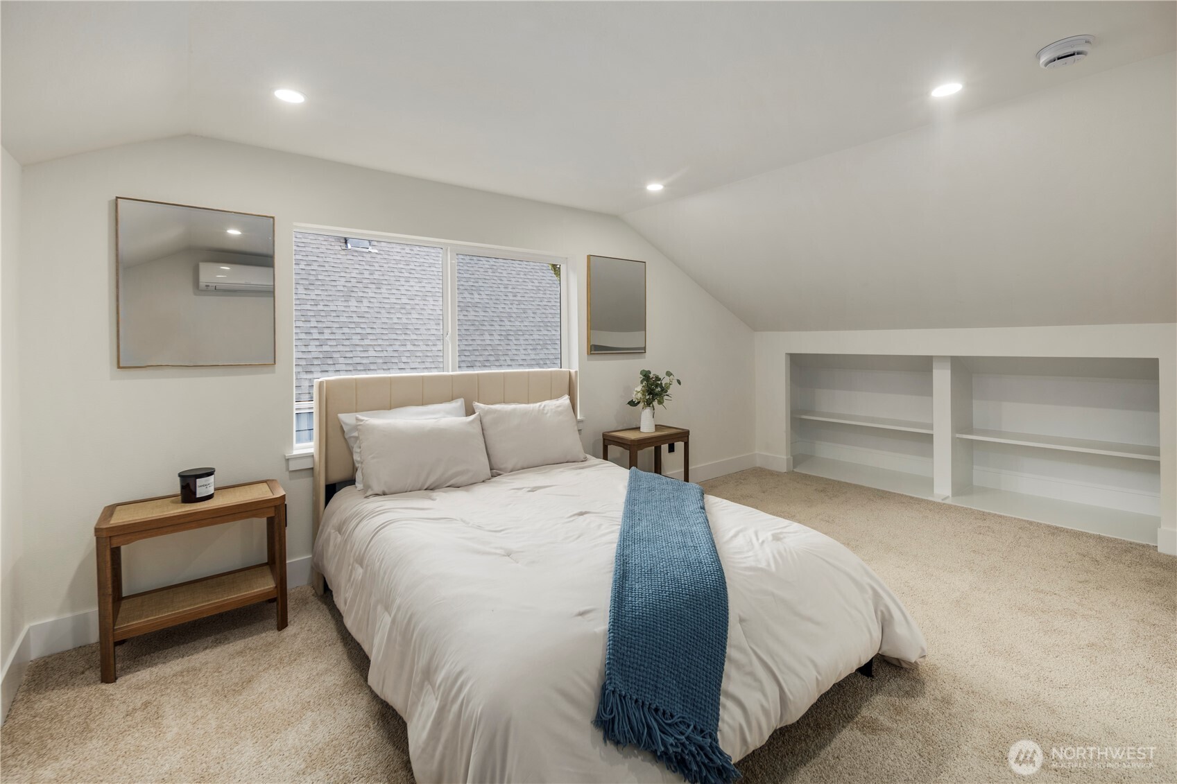 5520 Brooklyn Avenue NE, Seattle, WA 98105