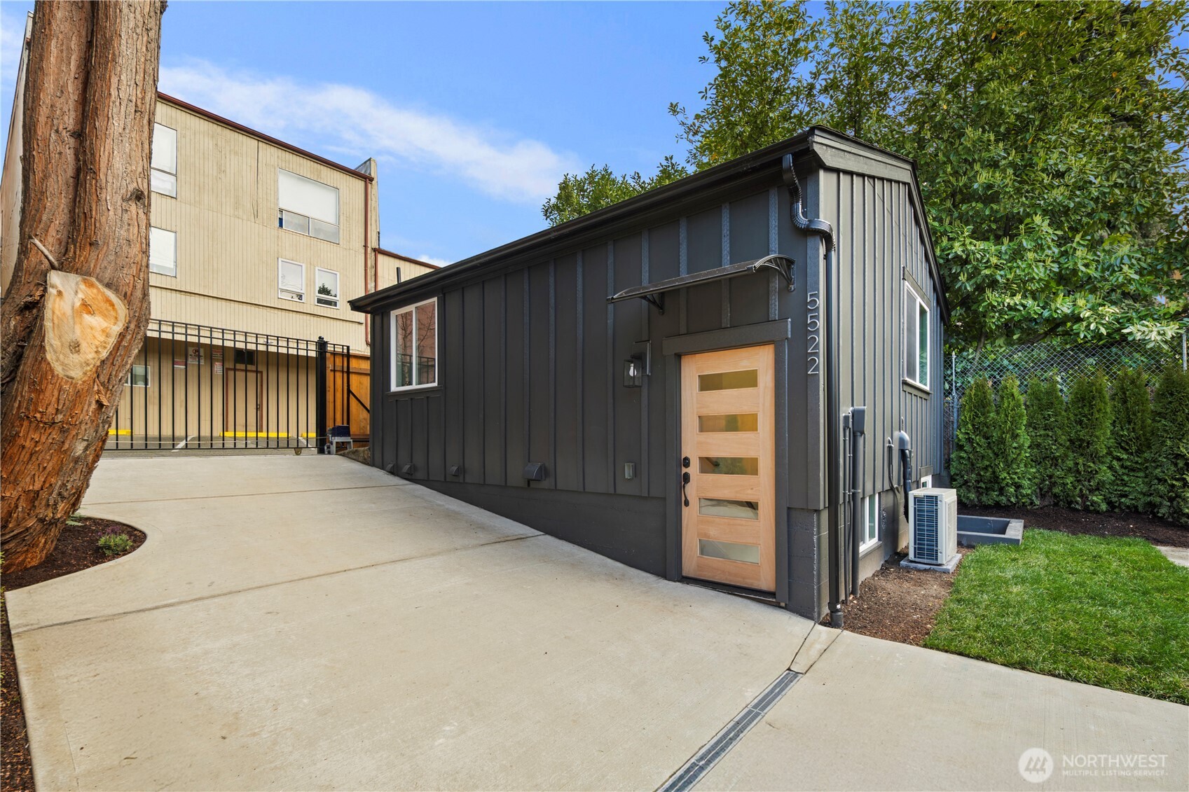 5520 Brooklyn Avenue NE, Seattle, WA 98105