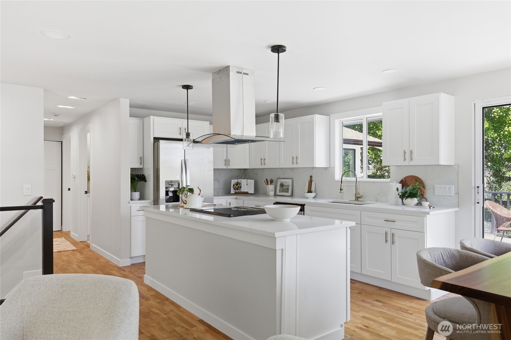 2830 23rd Avenue W, Seattle, WA 98199