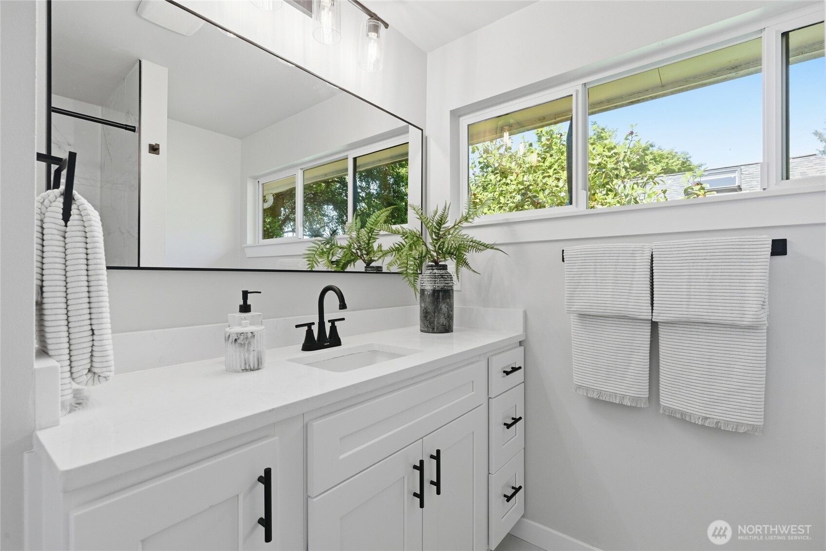 2830 23rd Avenue W, Seattle, WA 98199