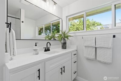 2830 23rd Avenue W, Seattle, WA 98199 - Photo 8
