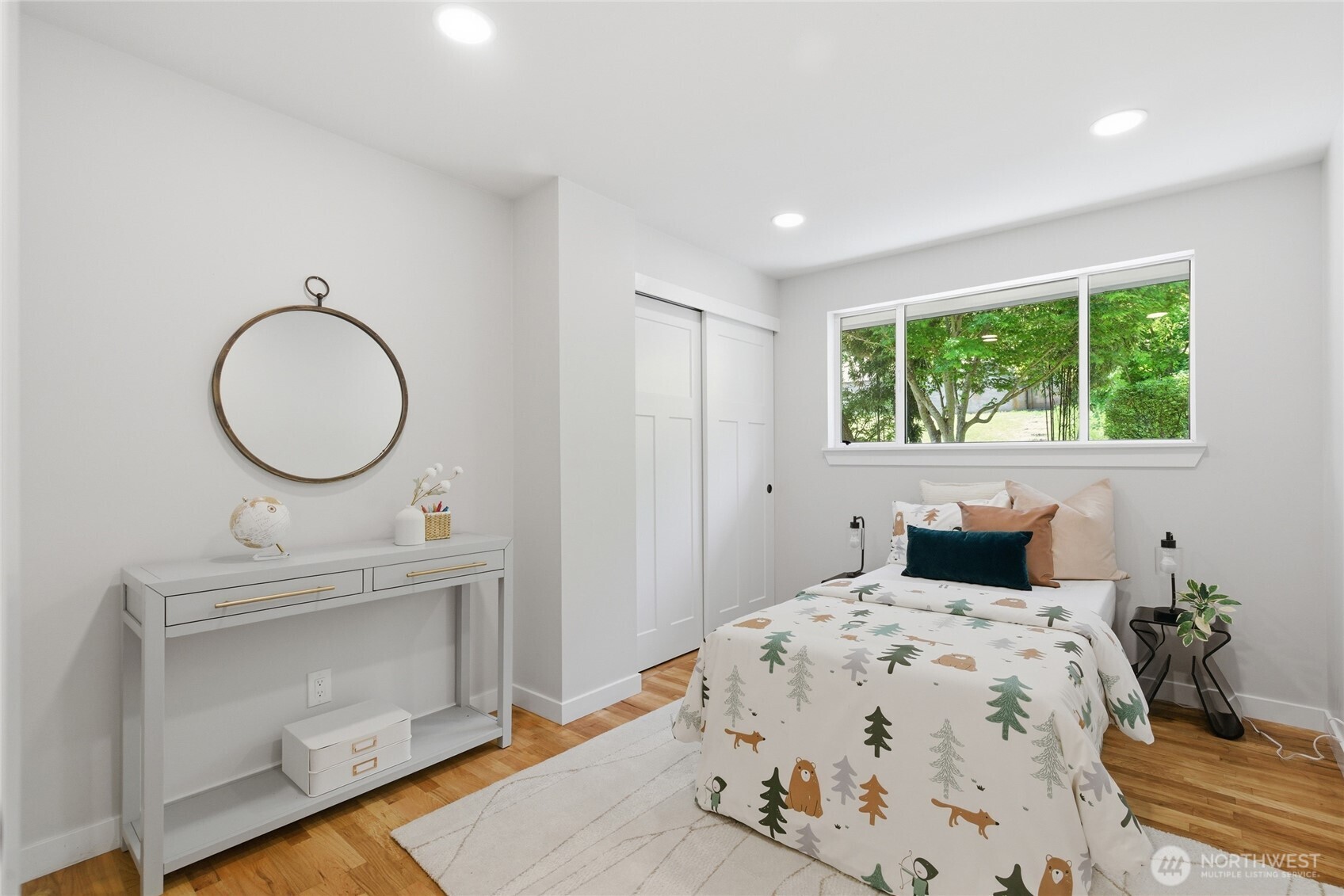 2830 23rd Avenue W, Seattle, WA 98199