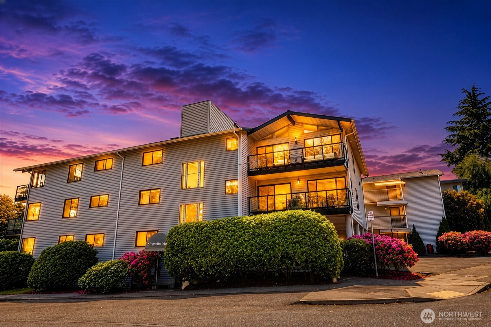 2562 Thorndyke Avenue W #405, Seattle, WA 98199
