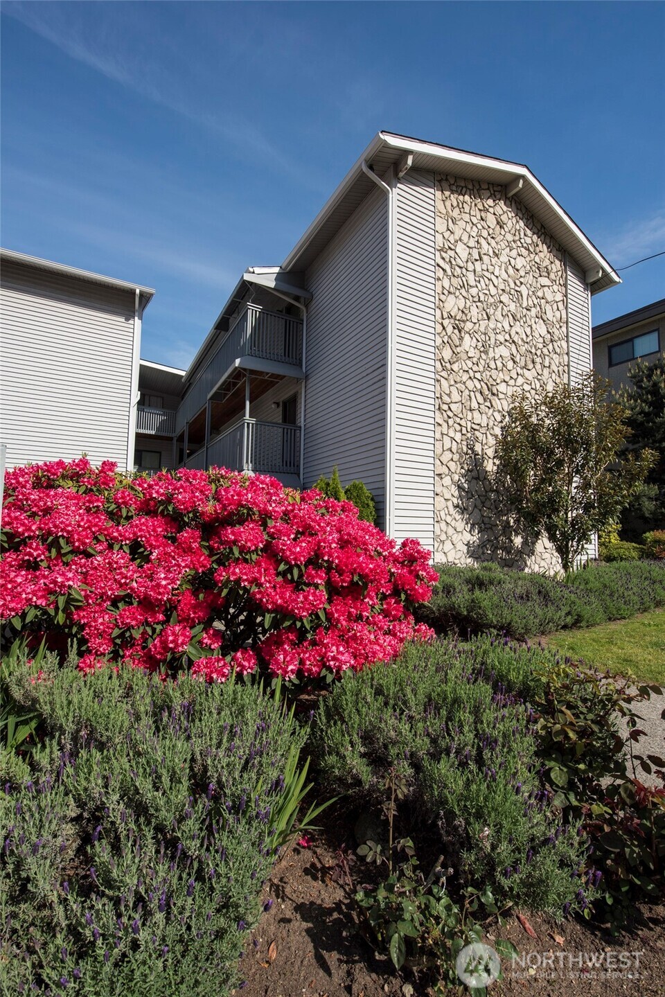 2562 Thorndyke Avenue W #405, Seattle, WA 98199