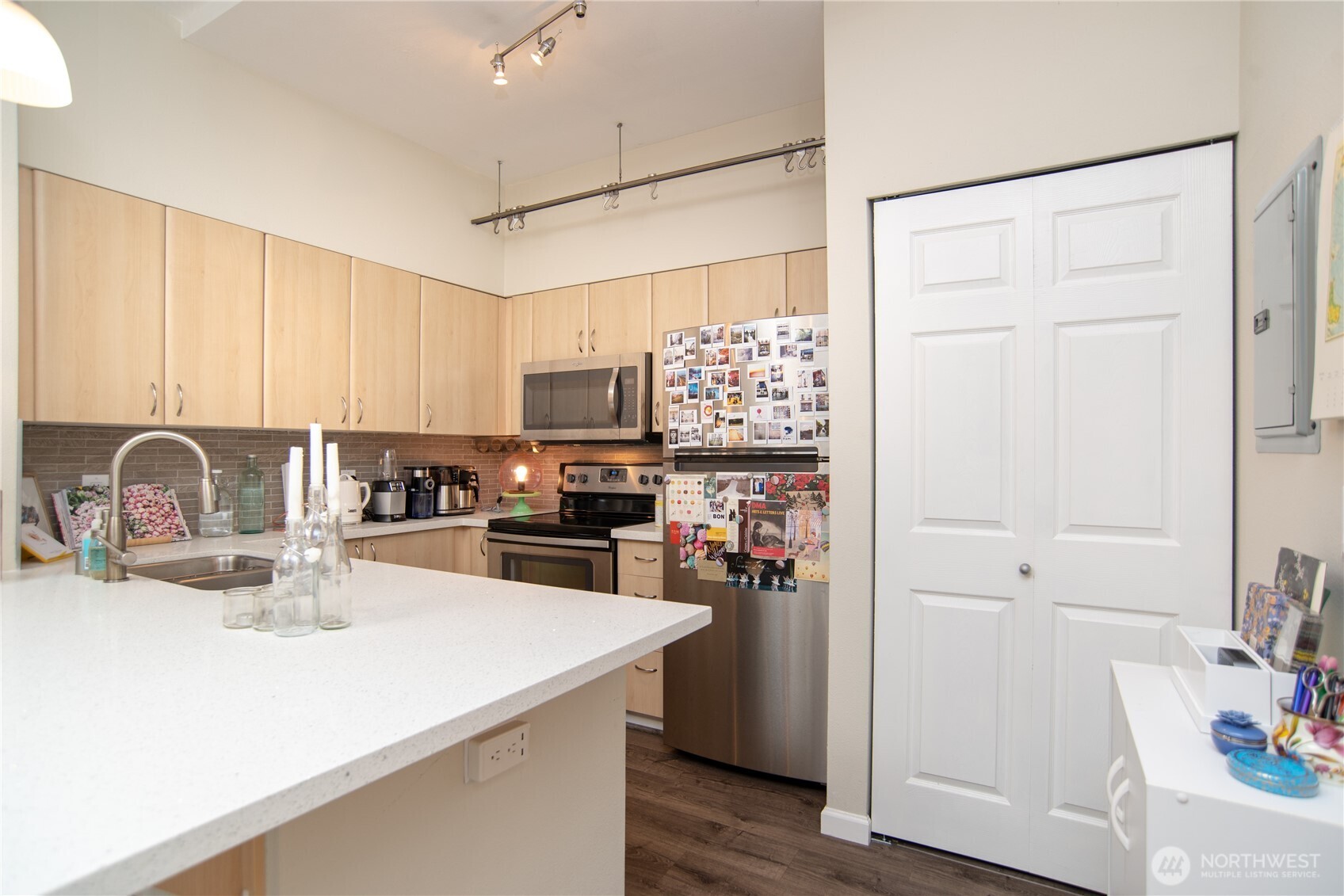 812 5th Avenue N #102, Seattle, WA 98109