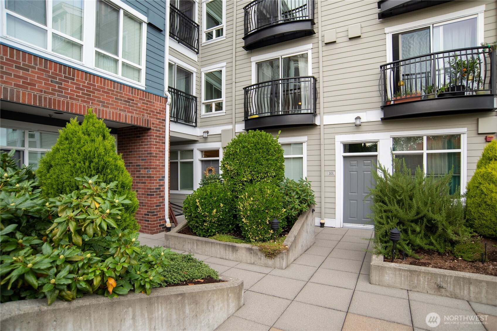 812 5th Avenue N #102, Seattle, WA 98109