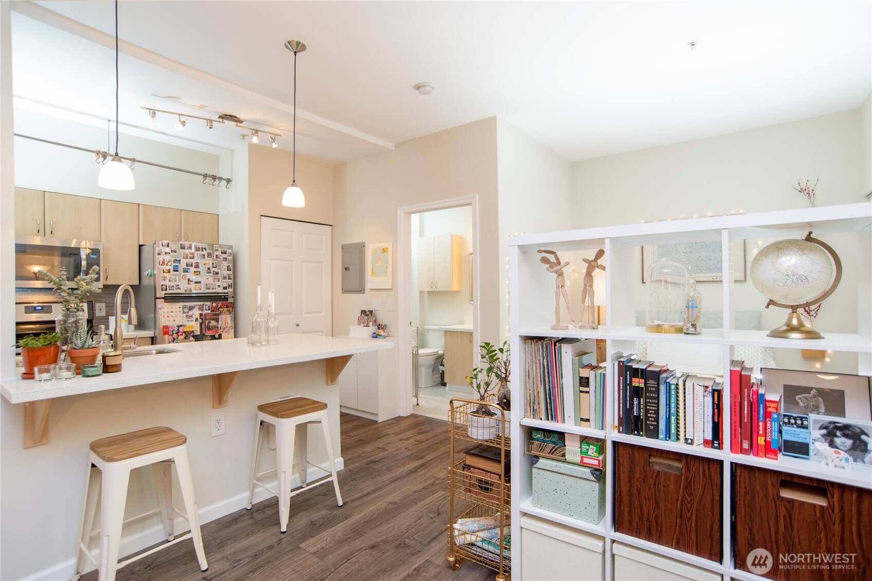 812 5th Avenue N #102, Seattle, WA 98109
