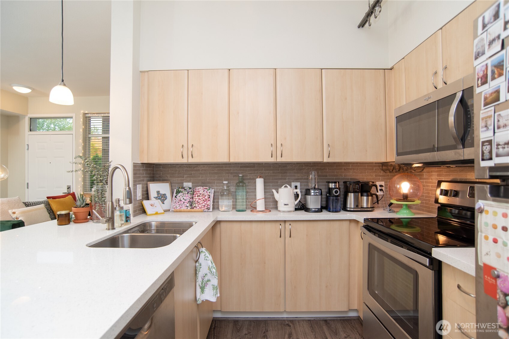 812 5th Avenue N #102, Seattle, WA 98109