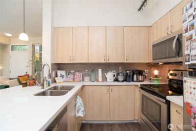812 5th Avenue N #102, Seattle, WA 98109 - Photo 6