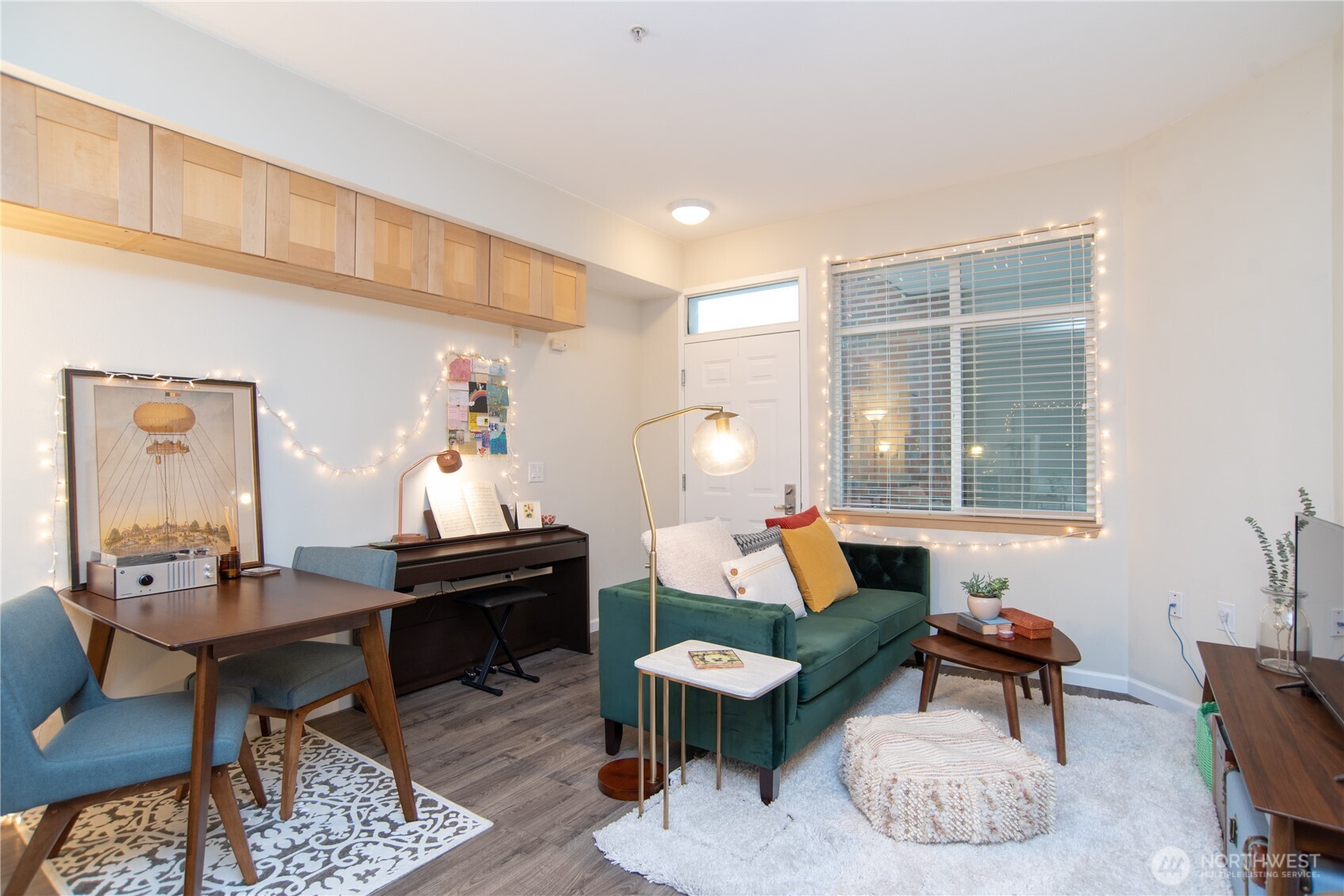 812 5th Avenue N #102, Seattle, WA 98109