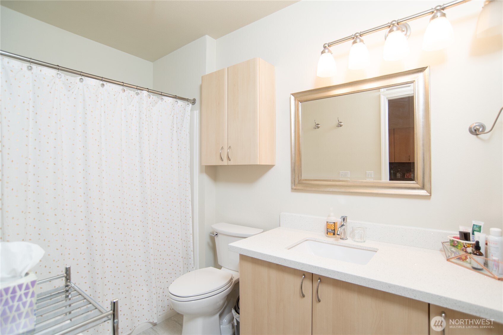 812 5th Avenue N #102, Seattle, WA 98109