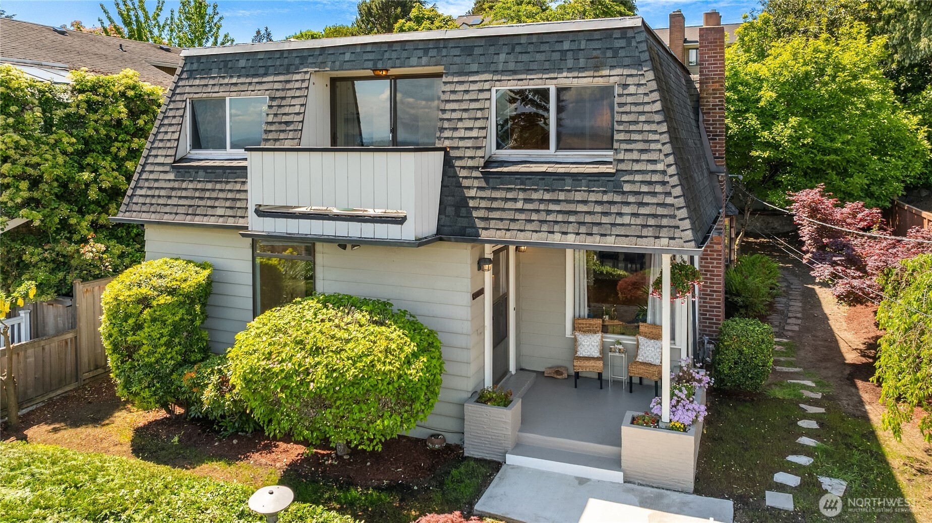 2727 36th Avenue SW, Seattle, WA 98126-2102