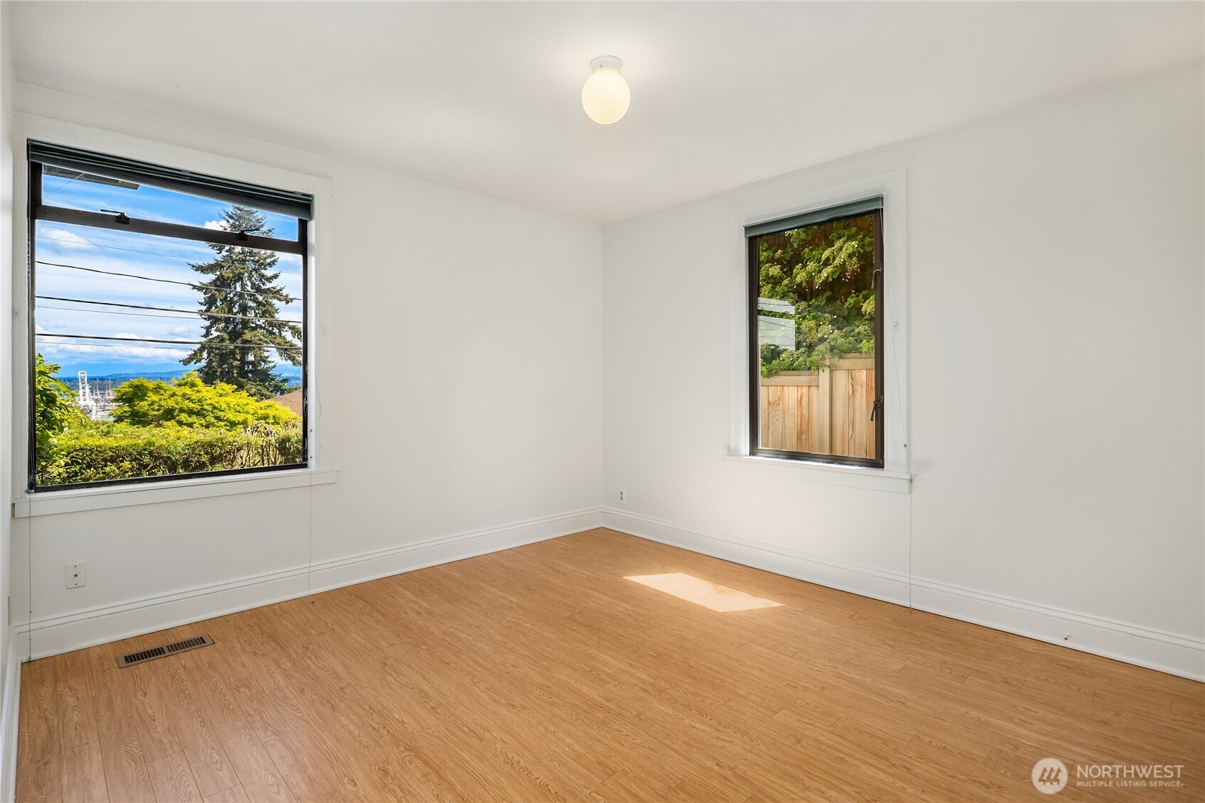 2727 36th Avenue SW, Seattle, WA 98126-2102