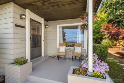 2727 36th Avenue SW, Seattle, WA 98126-2102 - Photo 2