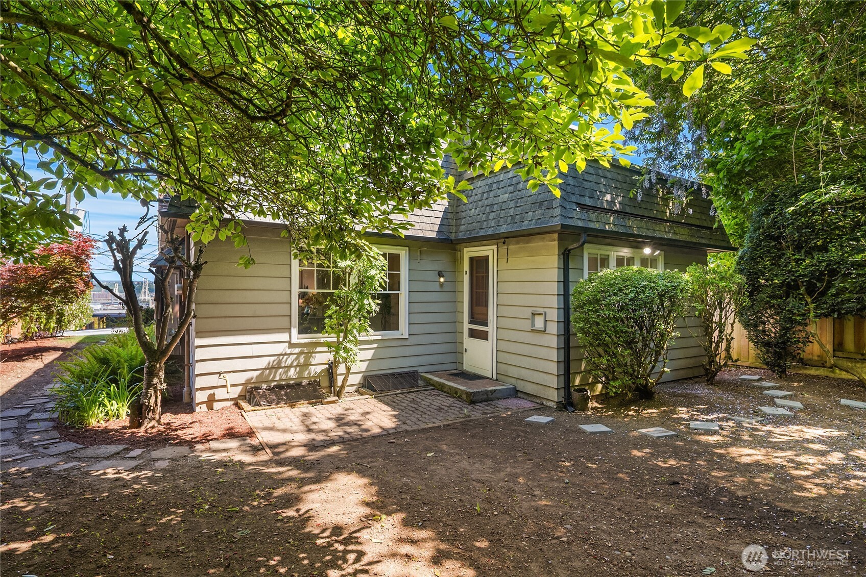 2727 36th Avenue SW, Seattle, WA 98126-2102