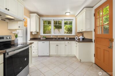 2727 36th Avenue SW, Seattle, WA 98126-2102 - Photo 9