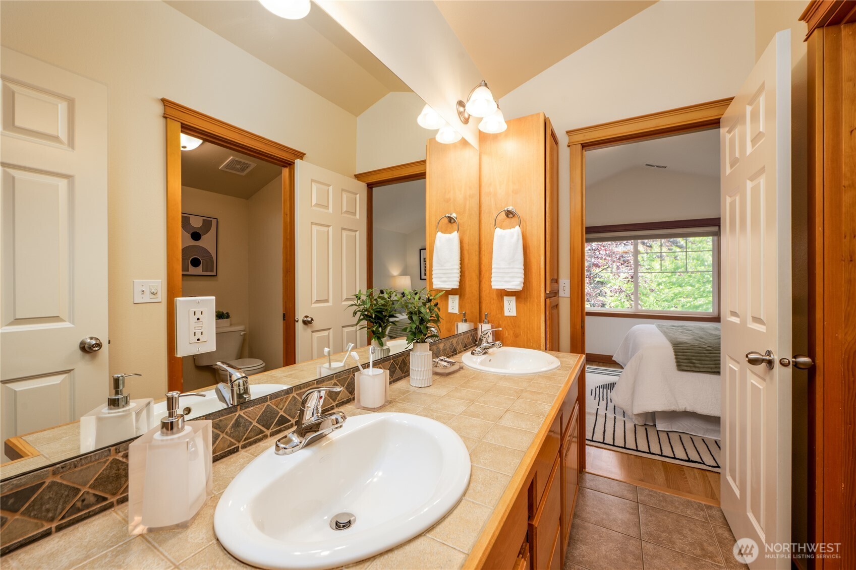 8517 B Stone Avenue N, Seattle, WA 98103