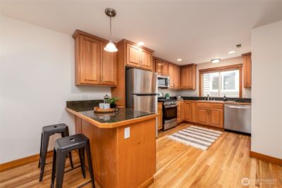 8517 B Stone Avenue N, Seattle, WA 98103 - Photo 5