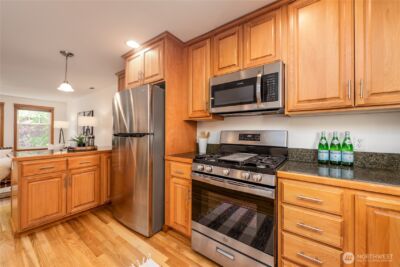 8517 B Stone Avenue N, Seattle, WA 98103 - Photo 7
