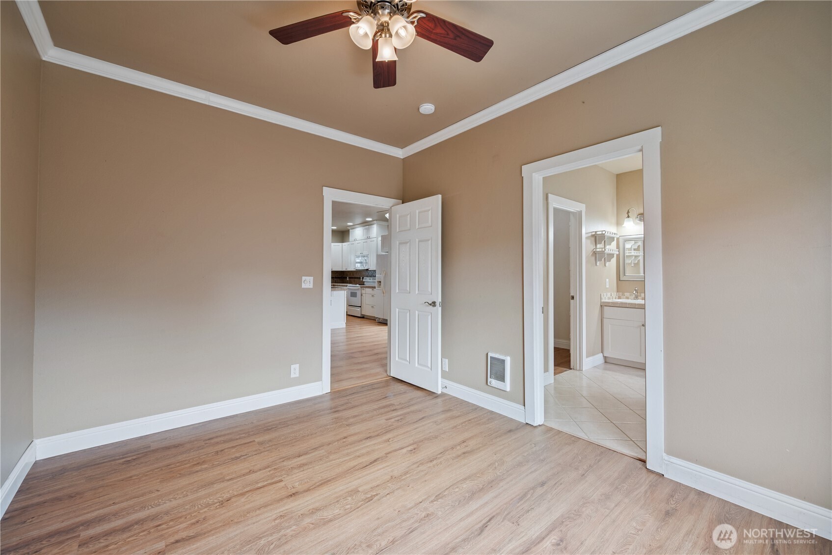 1608 N Washington Avenue , Long Beach, WA 98631