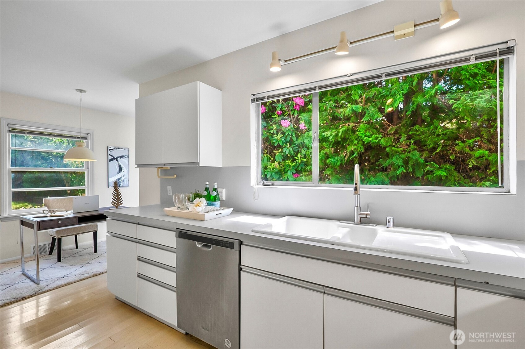2814 42nd Avenue W, Seattle, WA 98199
