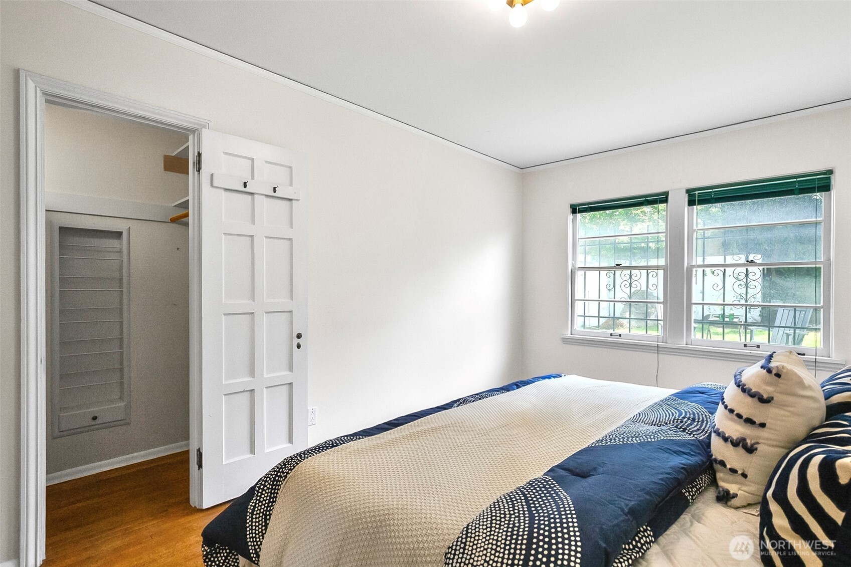 2814 42nd Avenue W, Seattle, WA 98199