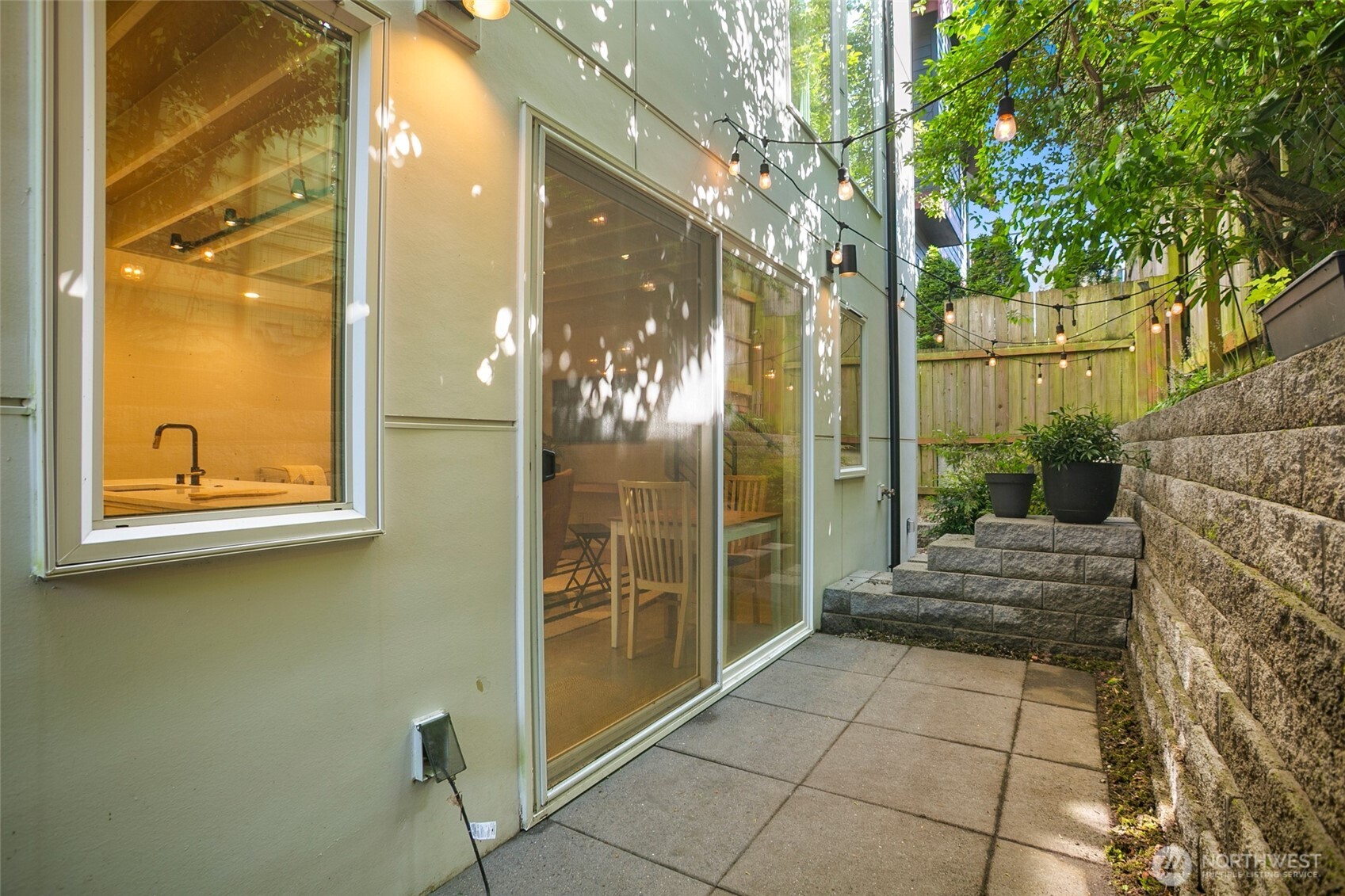 2127 2nd Avenue N, Seattle, WA 98109