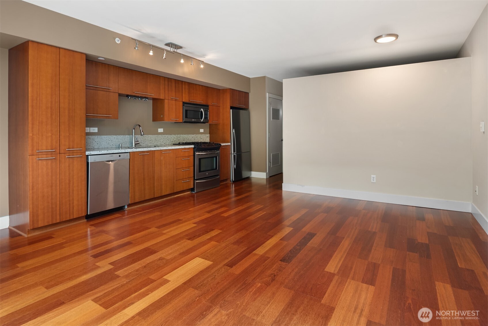 2911 2nd Avenue #310, Seattle, WA 98121