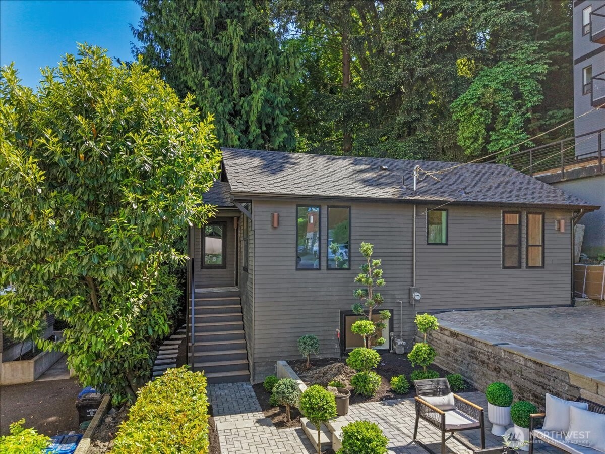 4011 SW Maryland Place , Seattle, WA 98116
