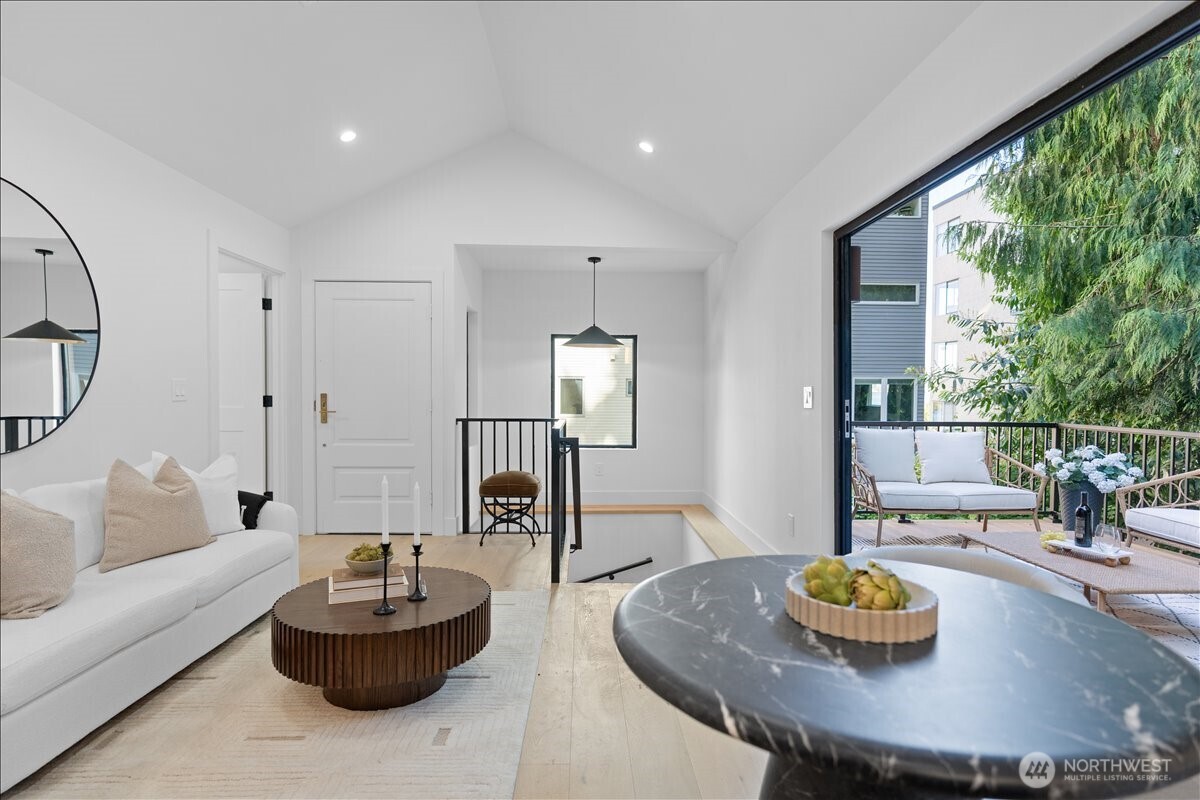 4011 SW Maryland Place , Seattle, WA 98116