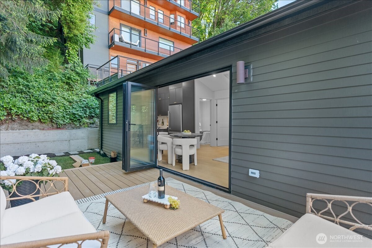 4011 SW Maryland Place , Seattle, WA 98116