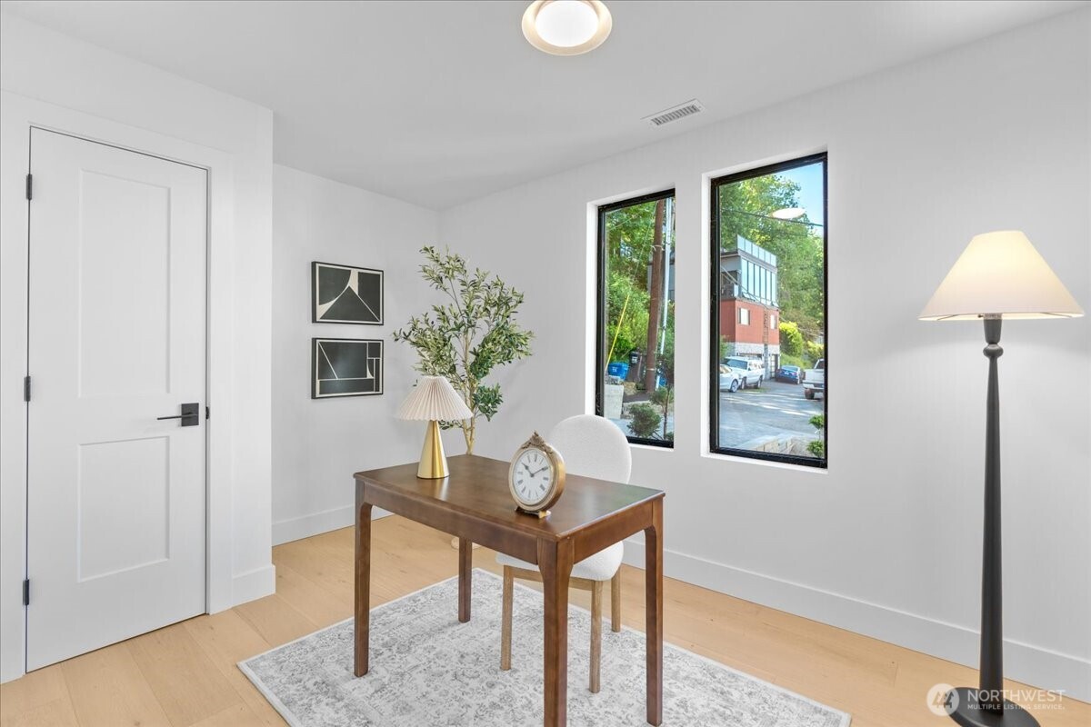 4011 SW Maryland Place , Seattle, WA 98116