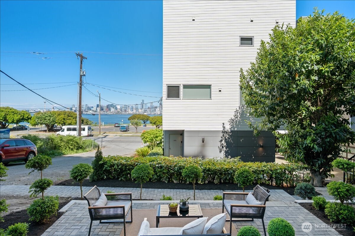 4011 SW Maryland Place , Seattle, WA 98116